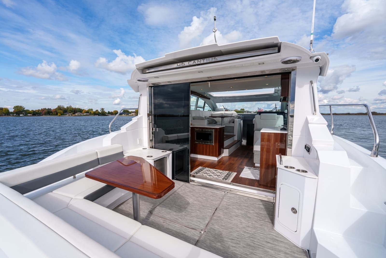 2023 Cruisers Yachts 