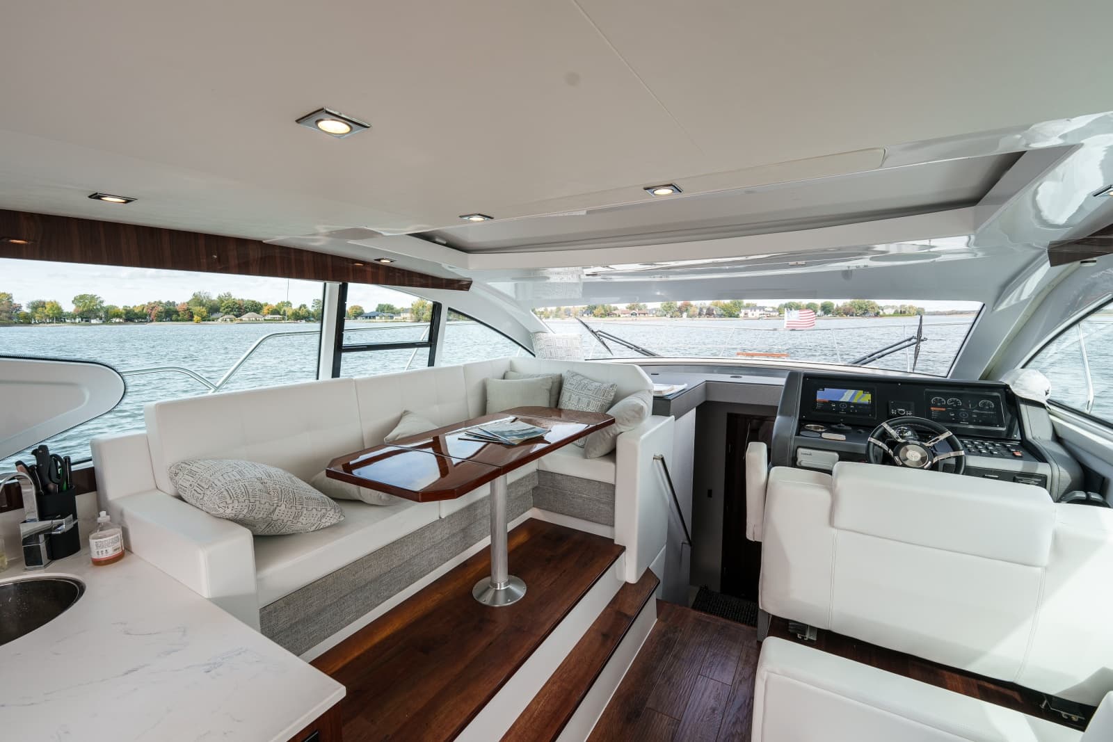 2023 Cruisers Yachts 