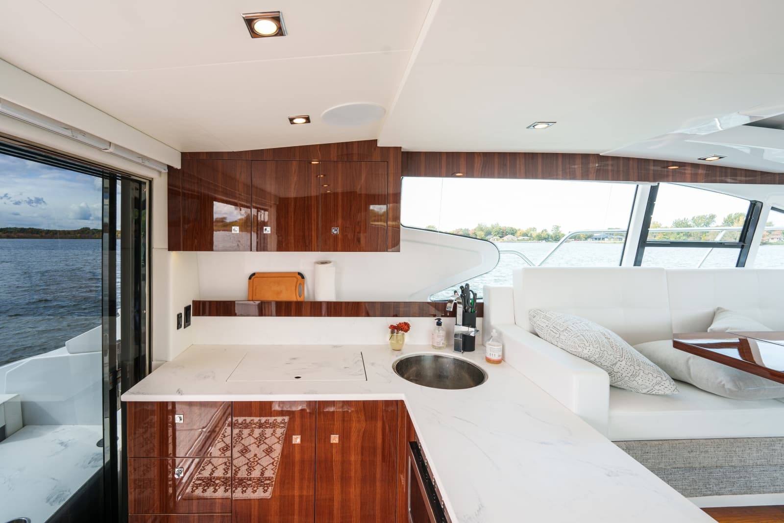 2023 Cruisers Yachts 