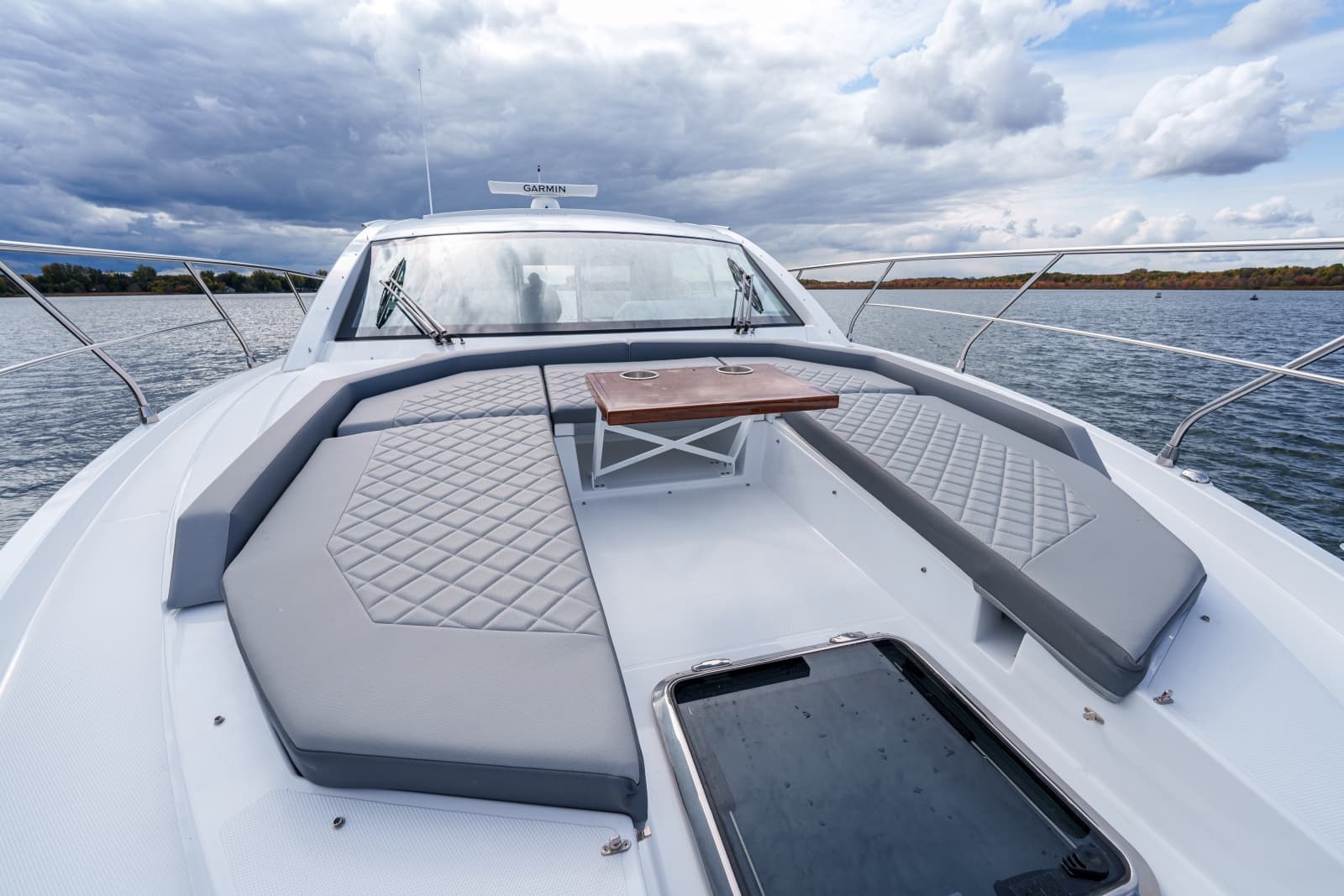2023 Cruisers Yachts 