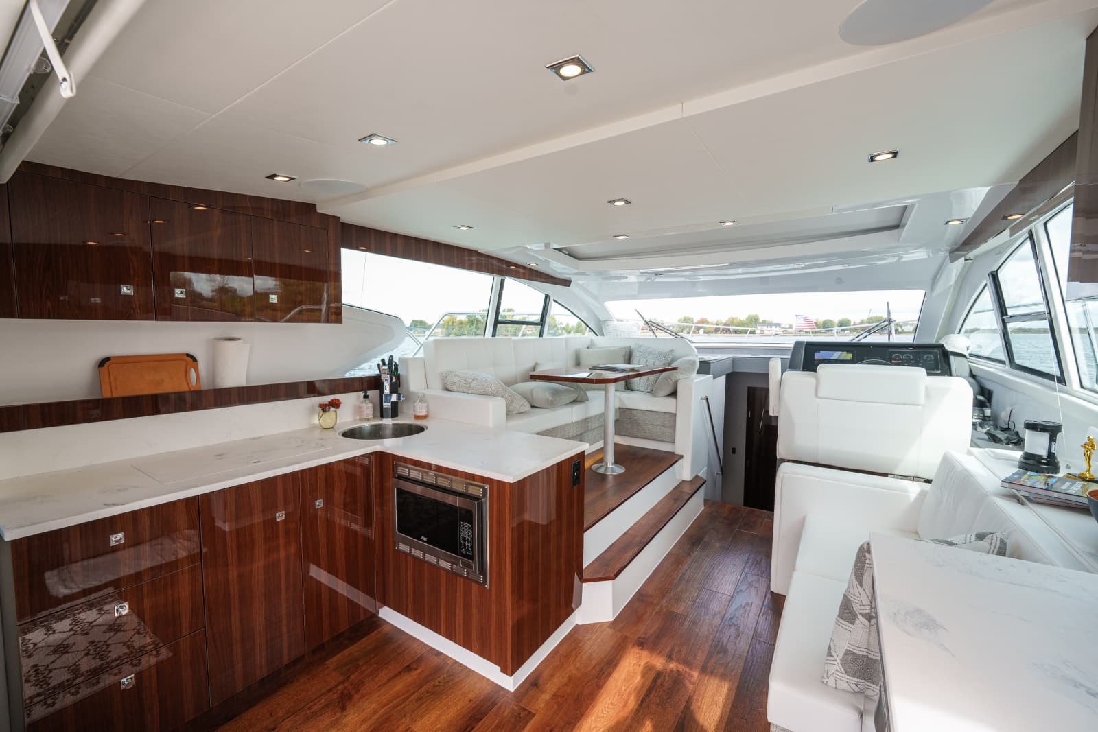2023 Cruisers Yachts 