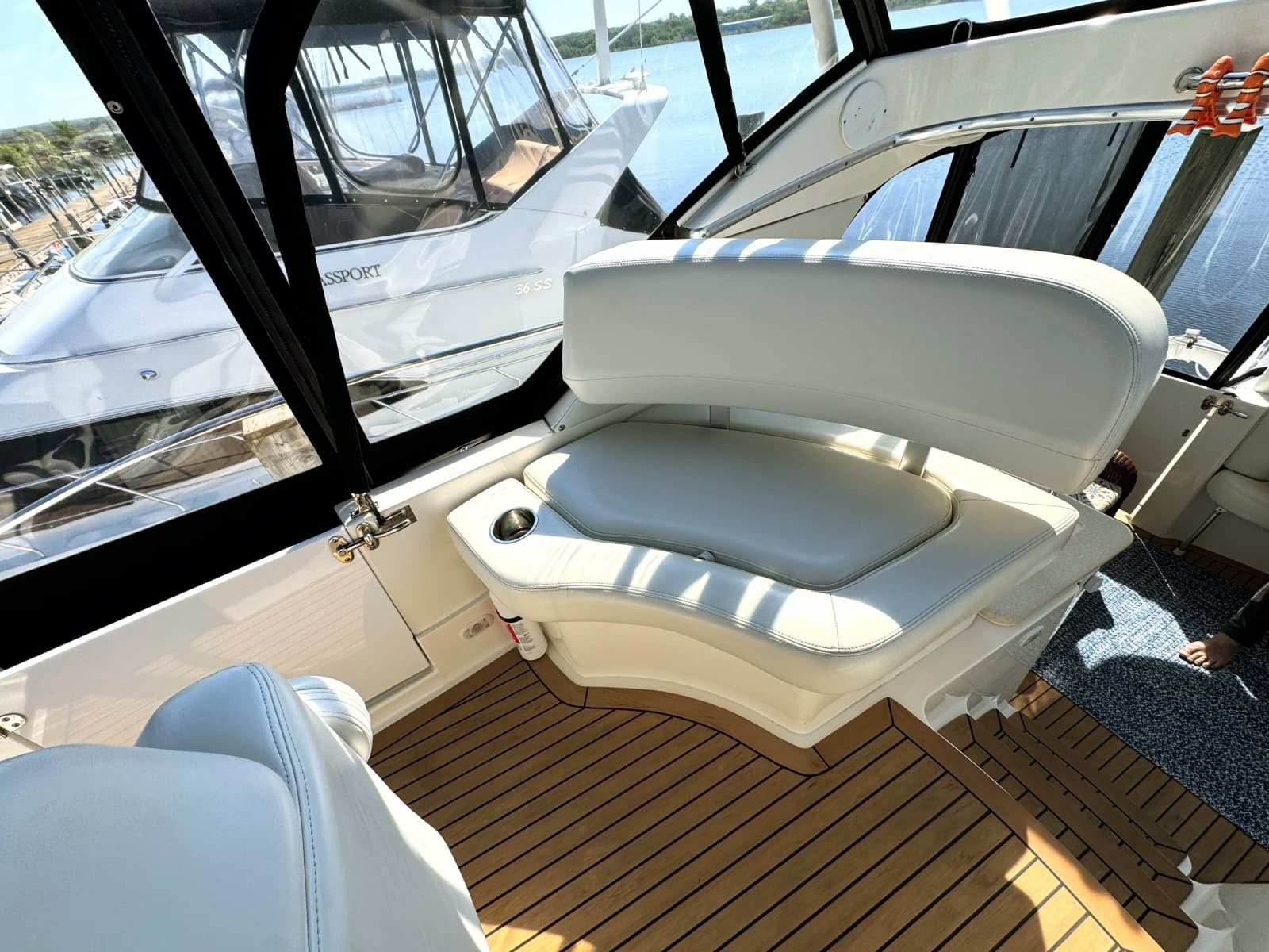 2002 Silverton 39 Motor Yacht