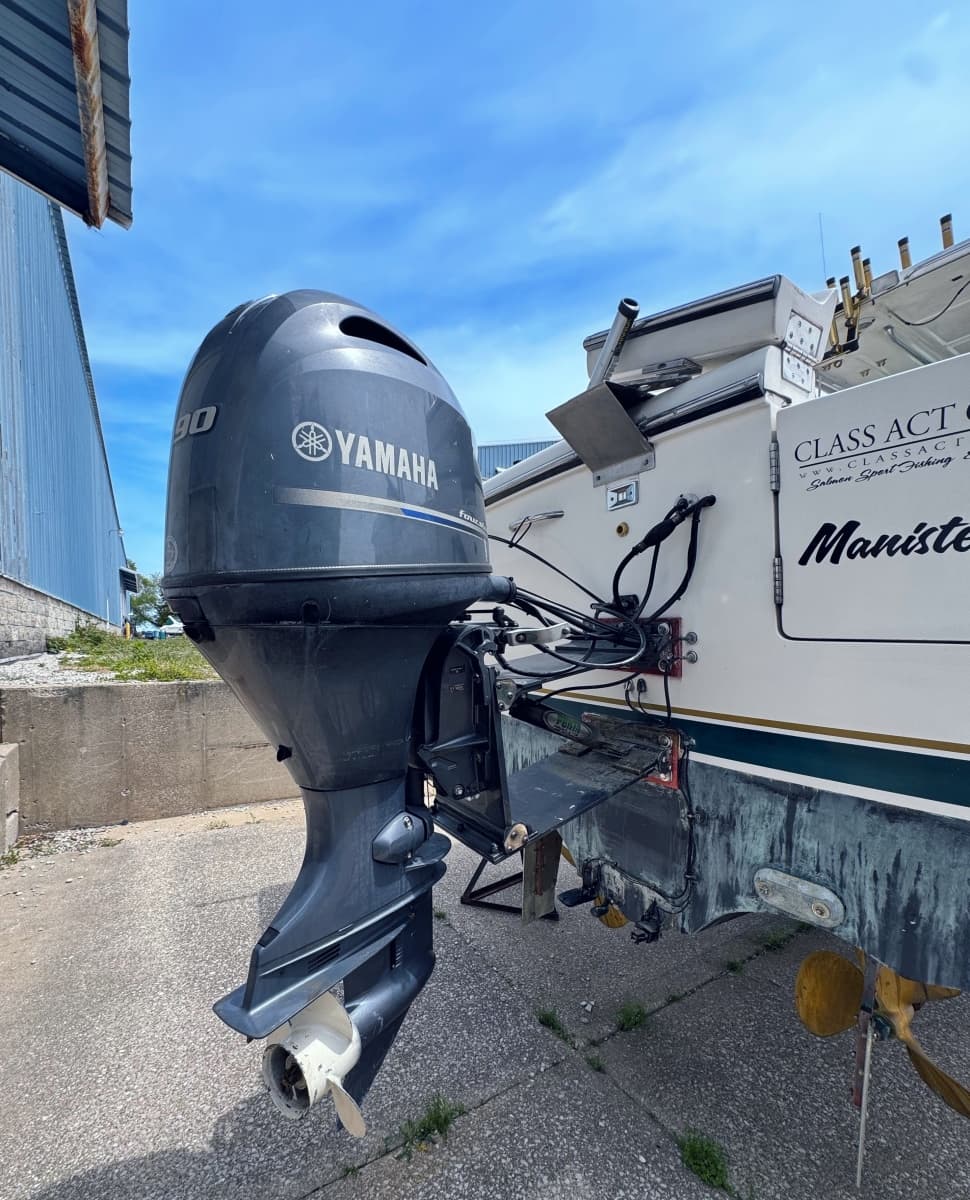 1999 Pursuit 3400 Express