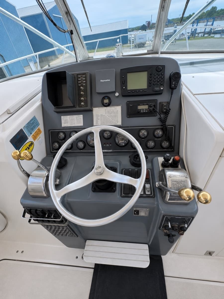 1999 Pursuit 3400 Express
