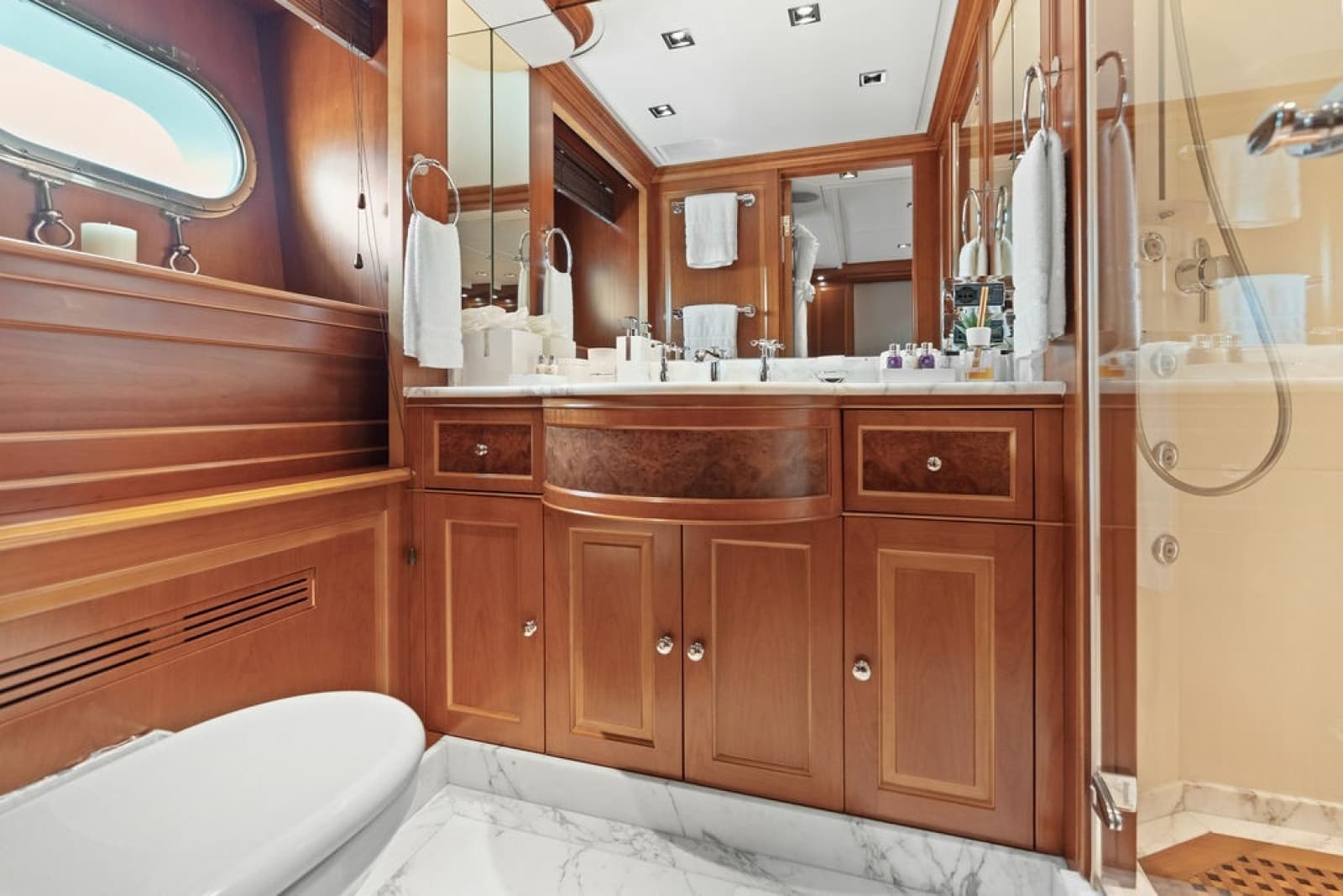 2008 Benetti 121 Classic