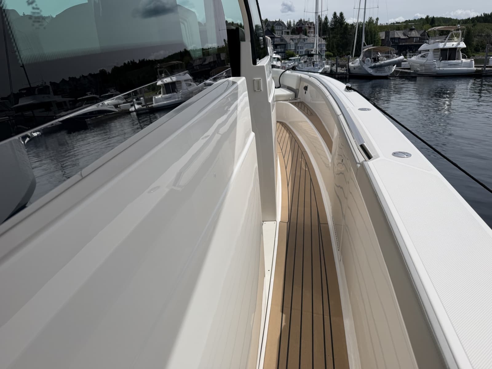 2023 Tiara Yachts 48 LS