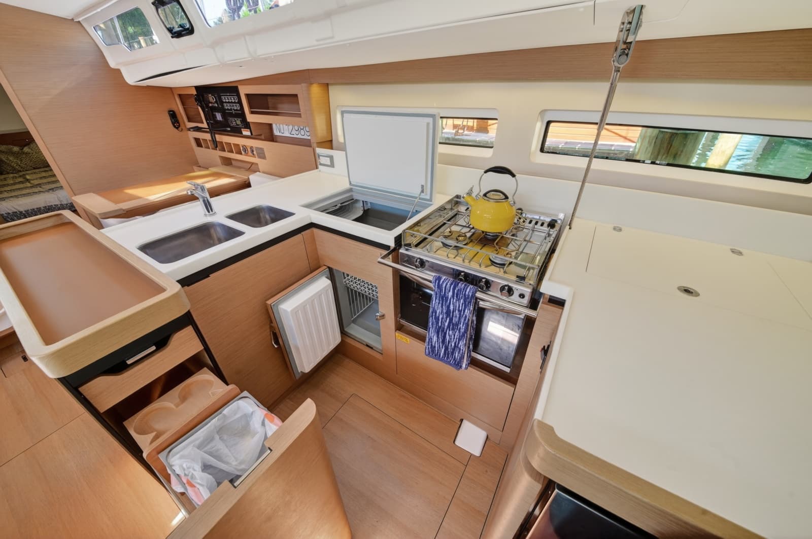 2019 Jeanneau Sun Odyssey 490