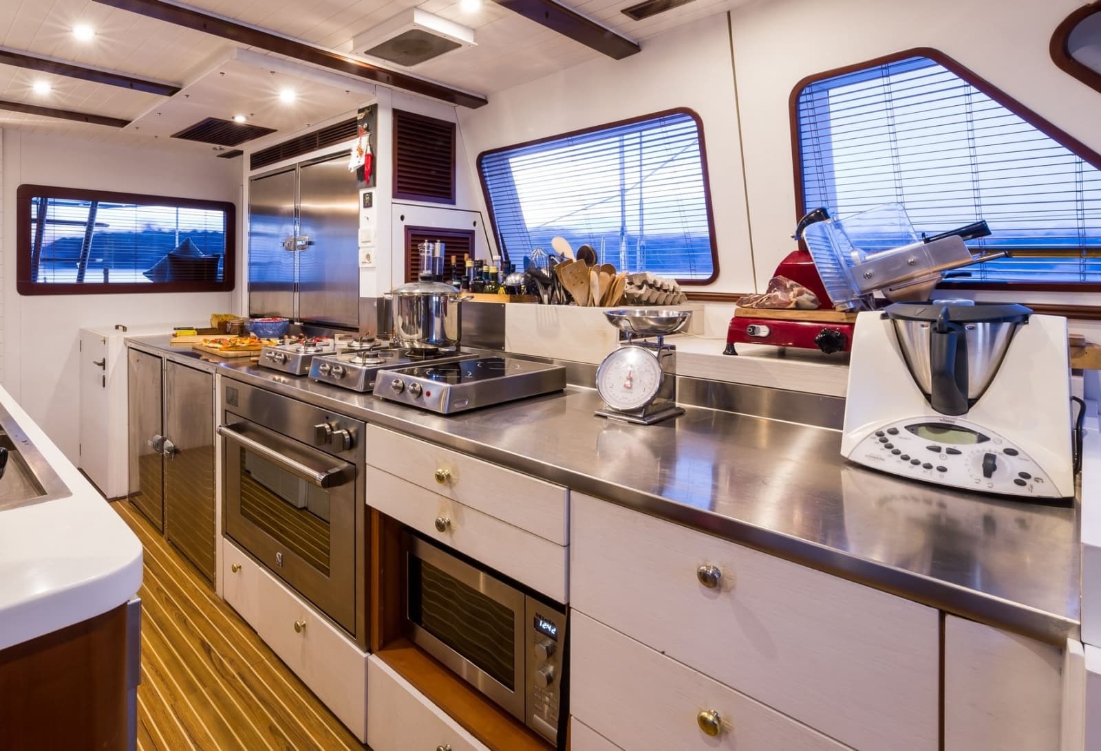 2009 Sunreef 70