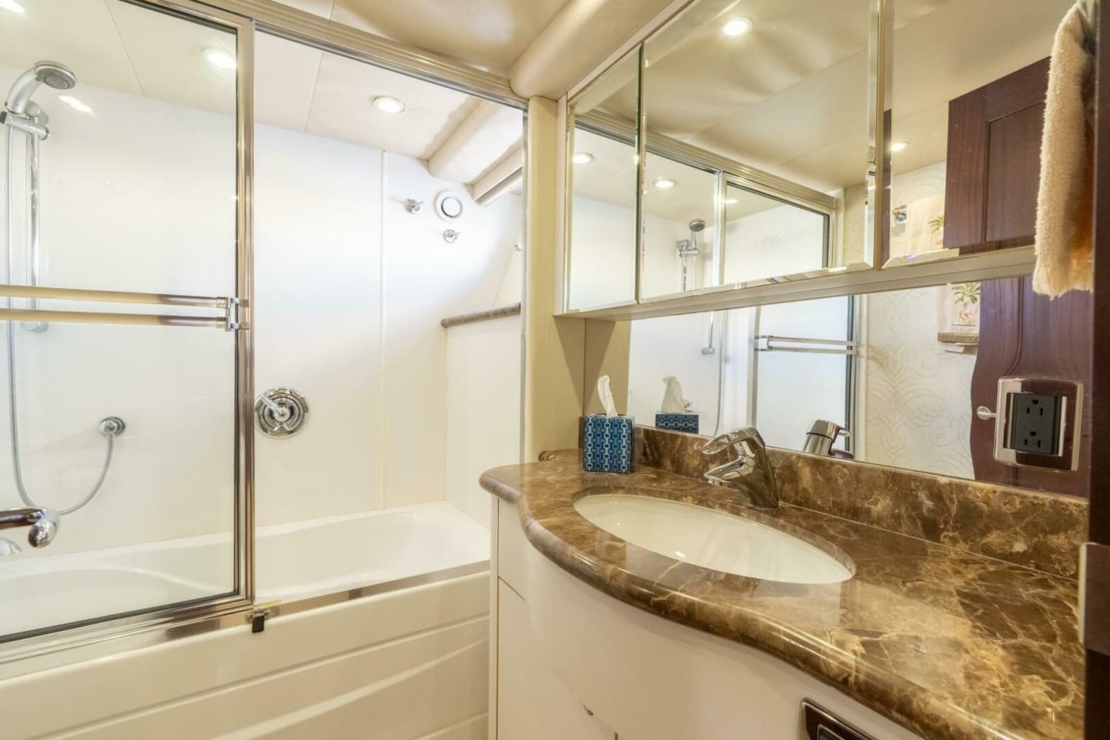 2009 Pacific Mariner 65 Motor Yacht