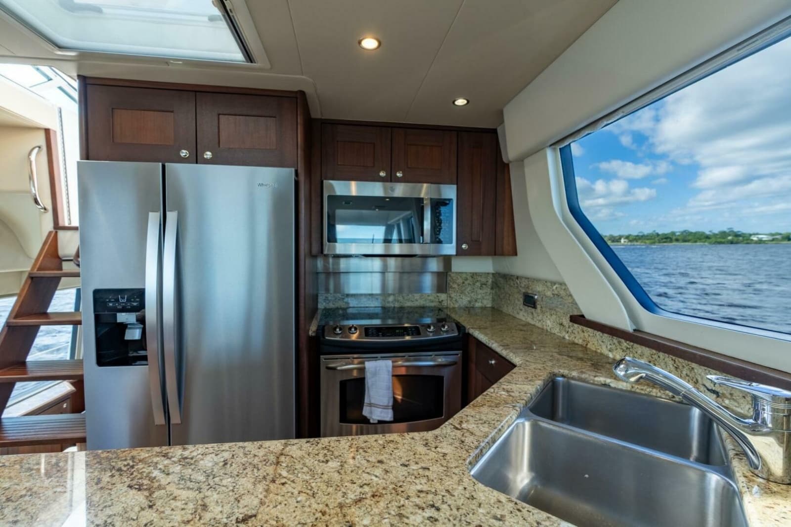2009 Pacific Mariner 65 Motor Yacht