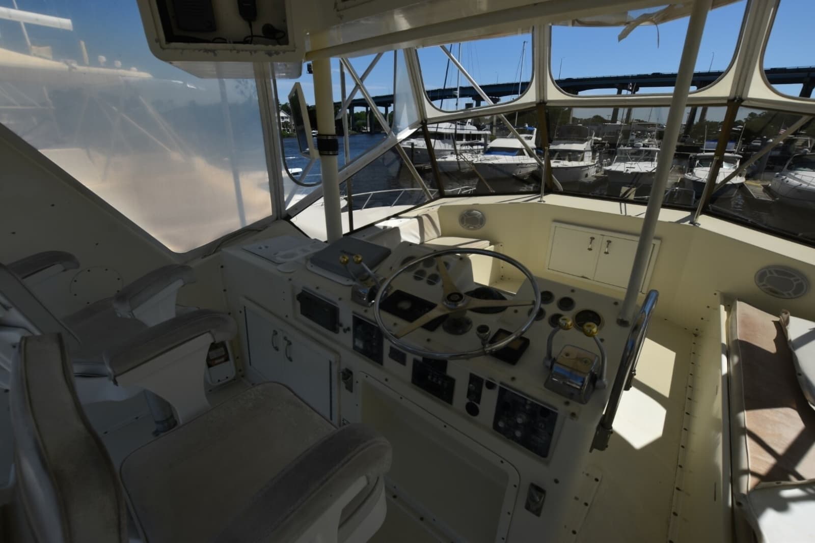 1983 Hatteras High Performance Convertible