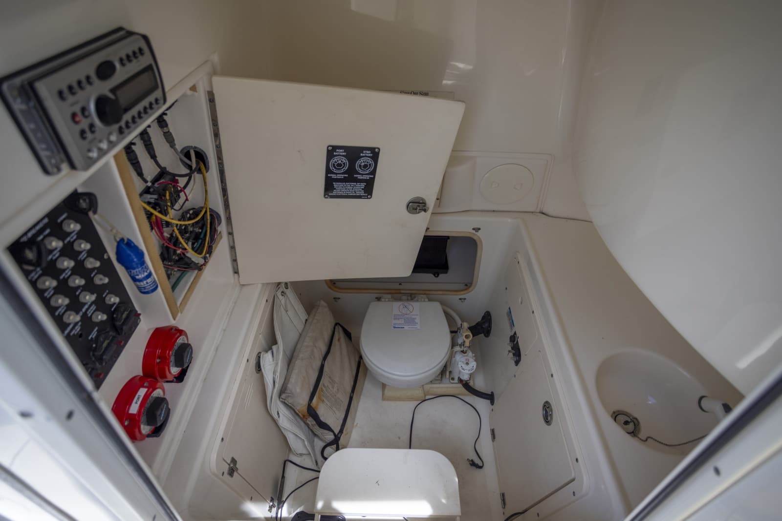 2007 Boston Whaler 270 OUTRAGE