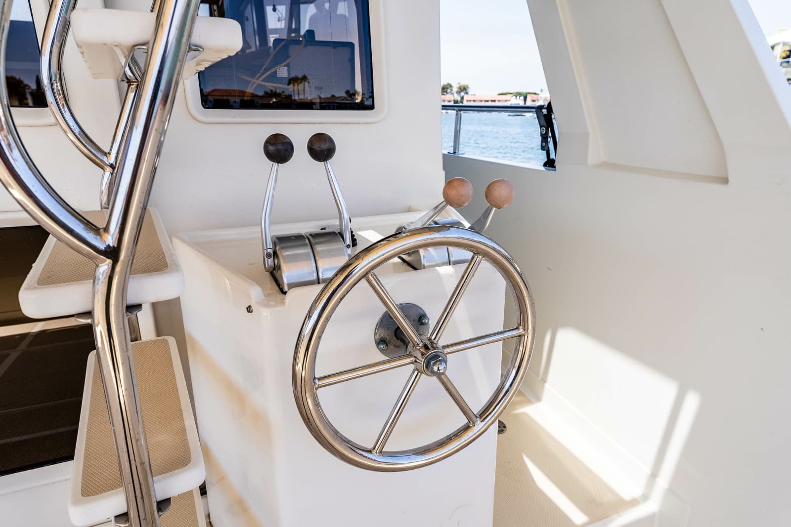 2005 Offshore Yachts Pilothouse