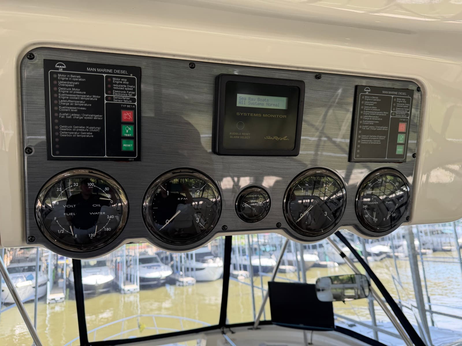 2005 Sea Ray 550 SEDAN BRIDGE