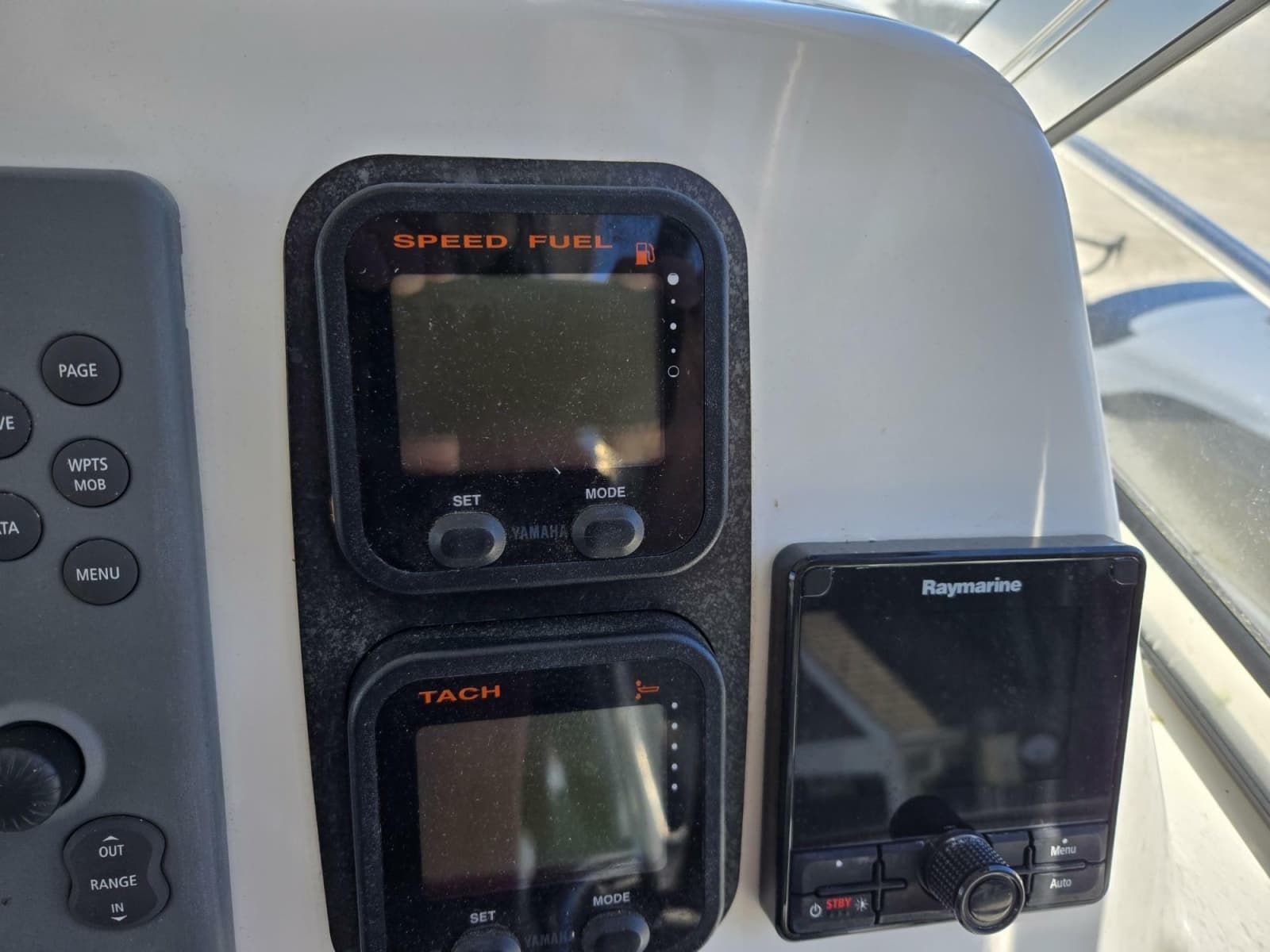 2009 Century 2400 Walkaround
