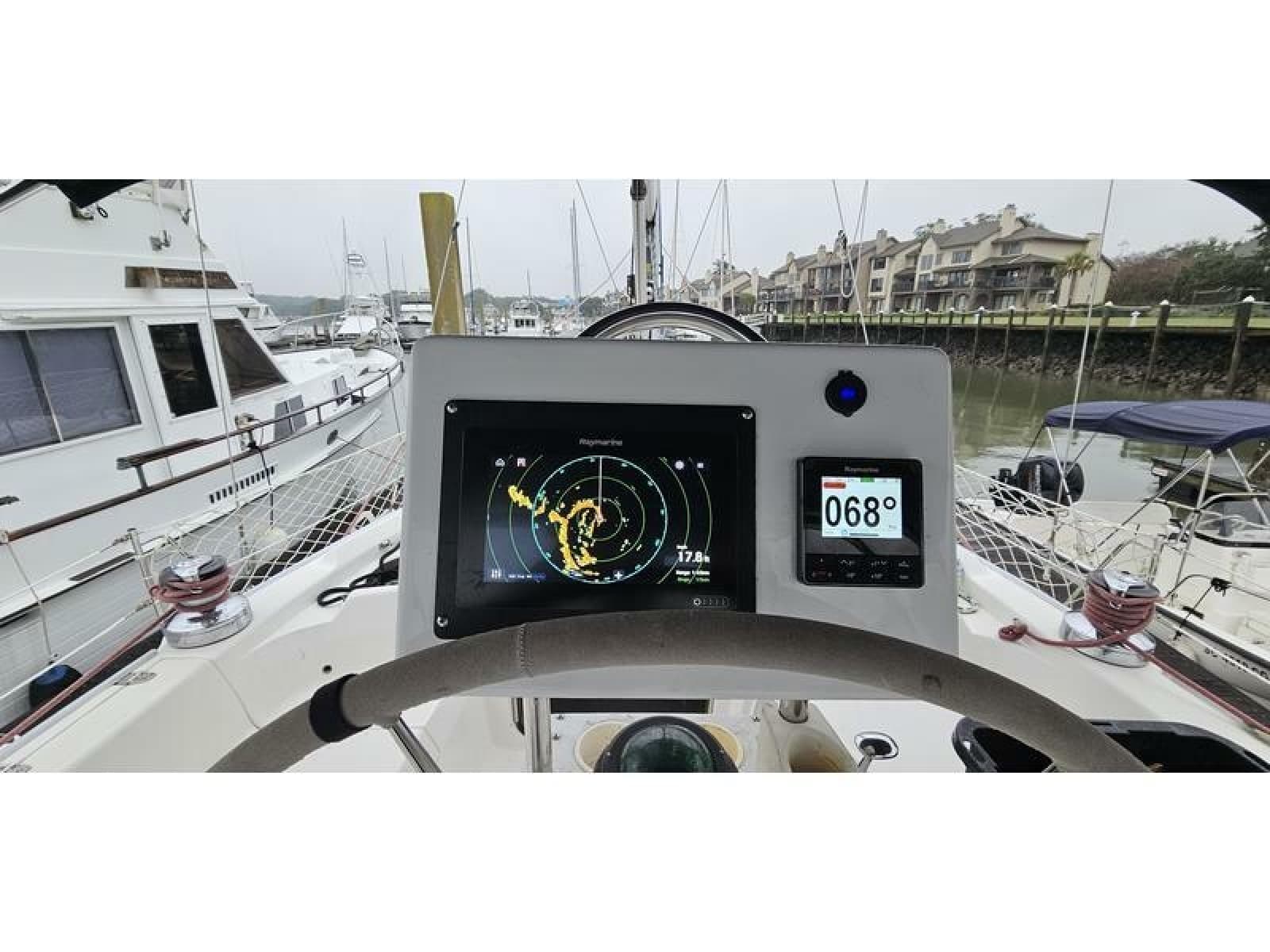Center cockpit helm