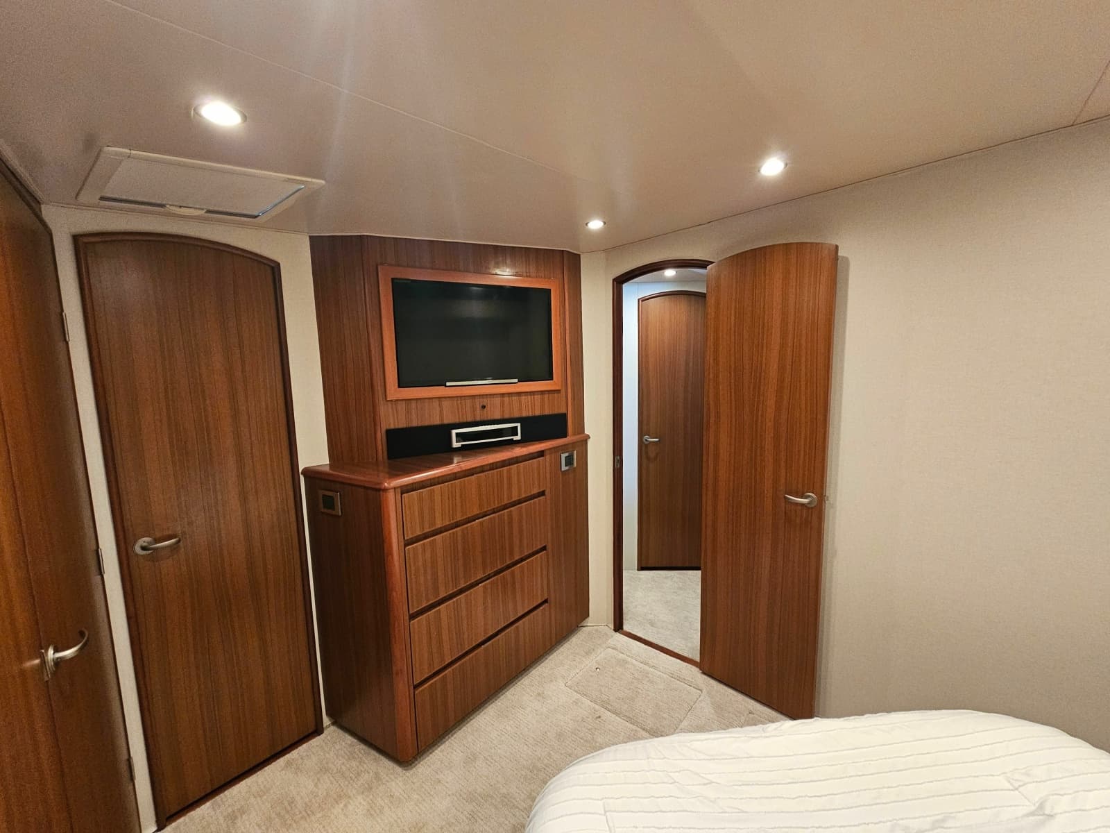 2010 Viking 64 Sportfish Convertible