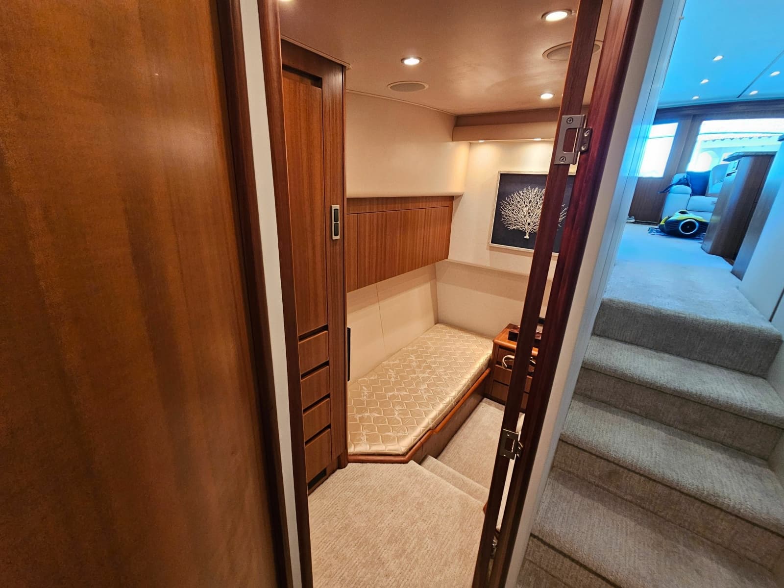 2010 Viking 64 Sportfish Convertible