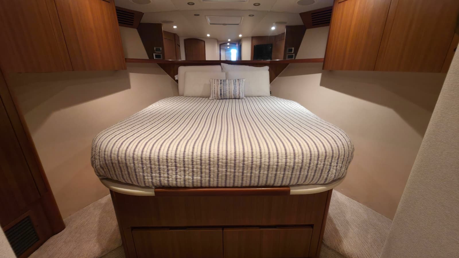2010 Viking 64 Sportfish Convertible