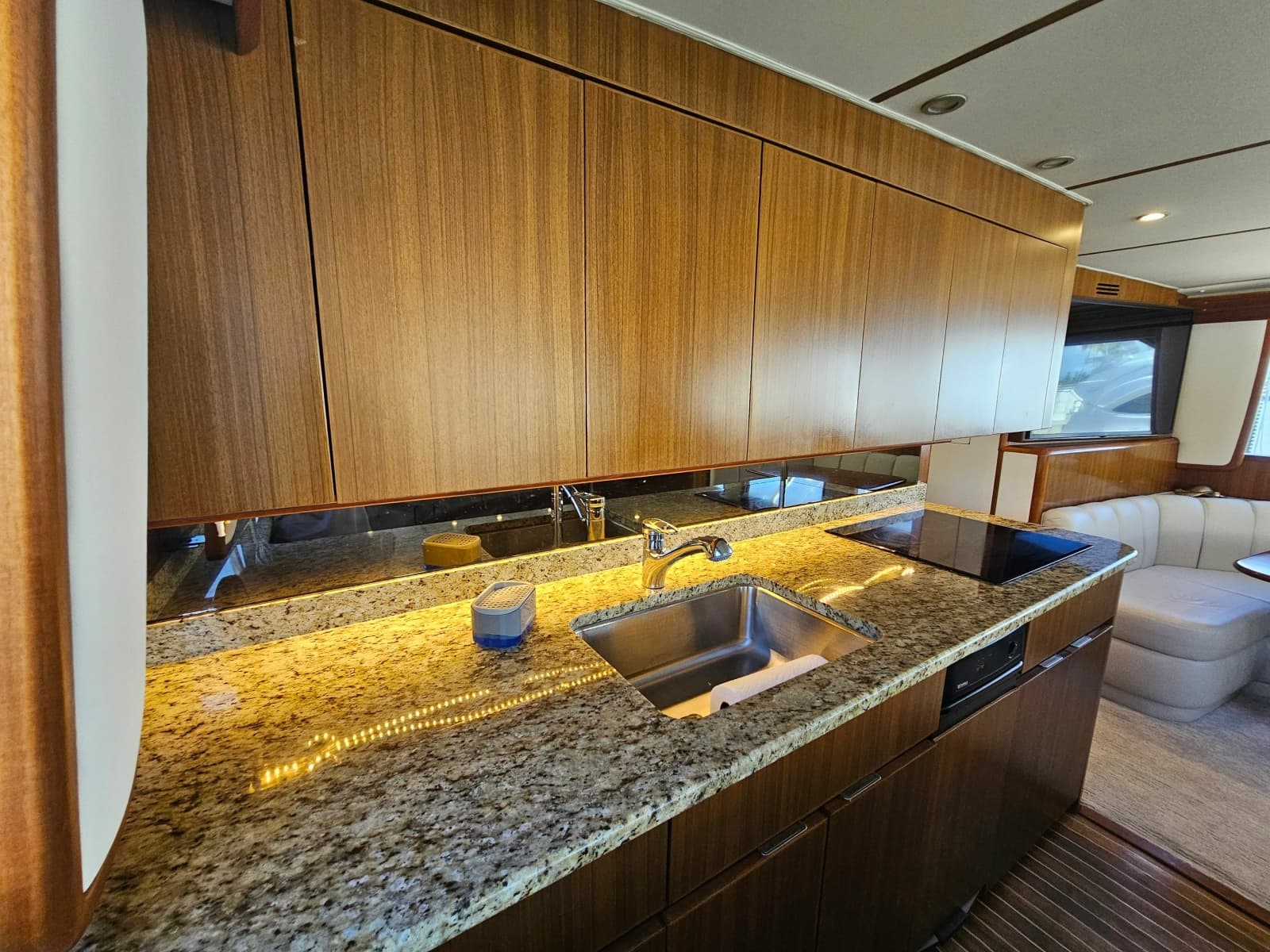 2010 Viking 64 Sportfish Convertible