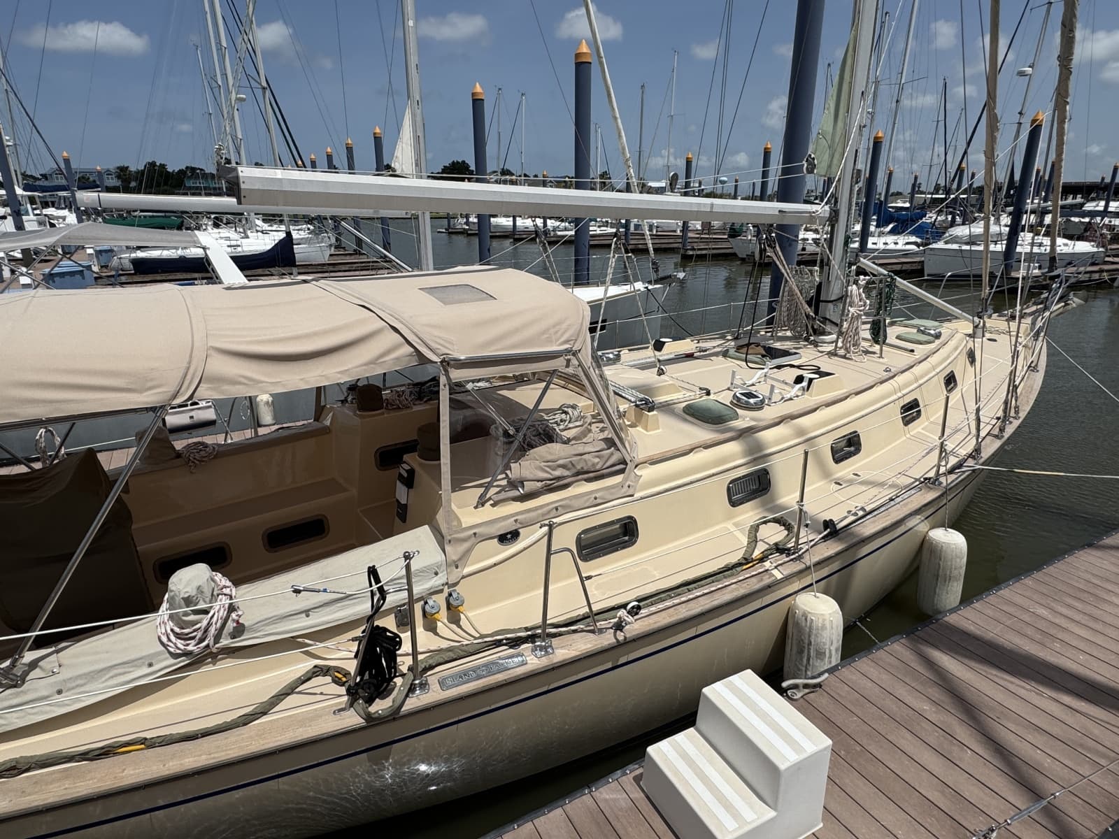 1992 Island Packet 44