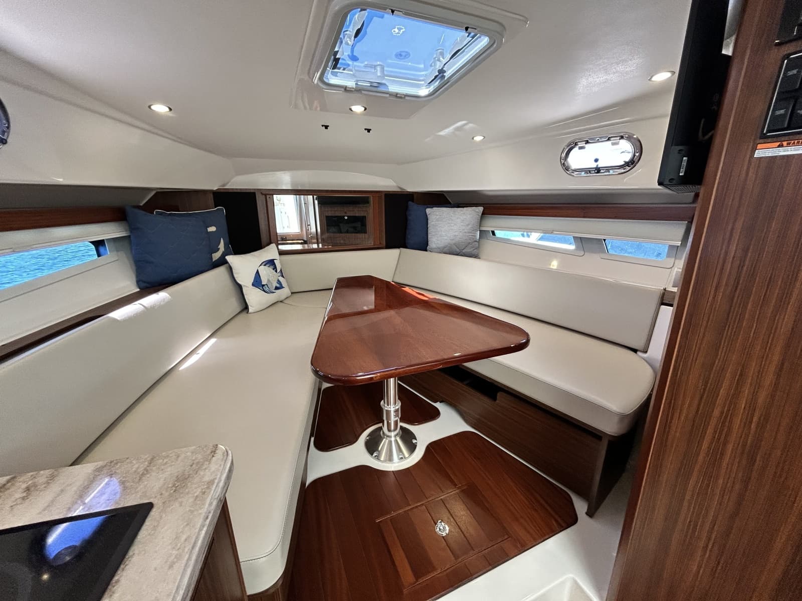 2018 Pursuit OS 355 Offshore