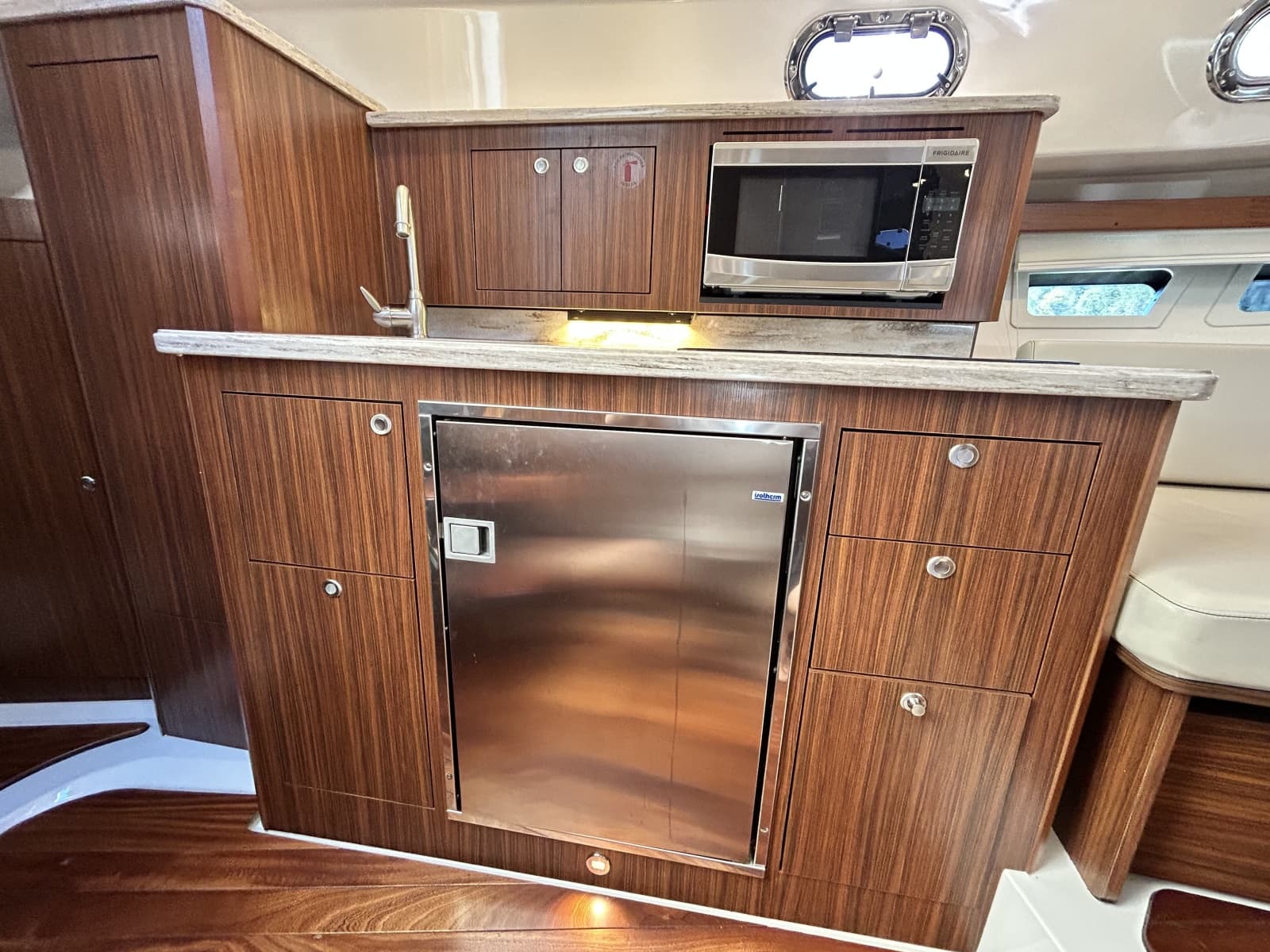 2018 Pursuit OS 355 Offshore