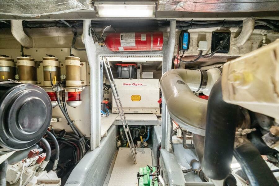 2001 Sea Ray 540 Cockpit Motor Yacht