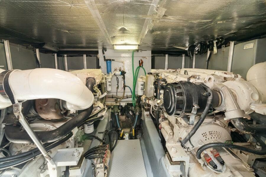 2001 Sea Ray 540 Cockpit Motor Yacht