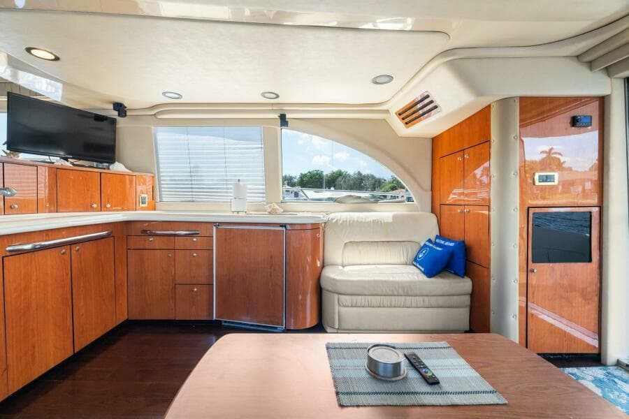 2001 Sea Ray 540 Cockpit Motor Yacht