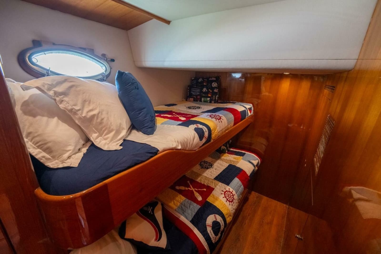 2007 Ocean Alexander 52 Sedan