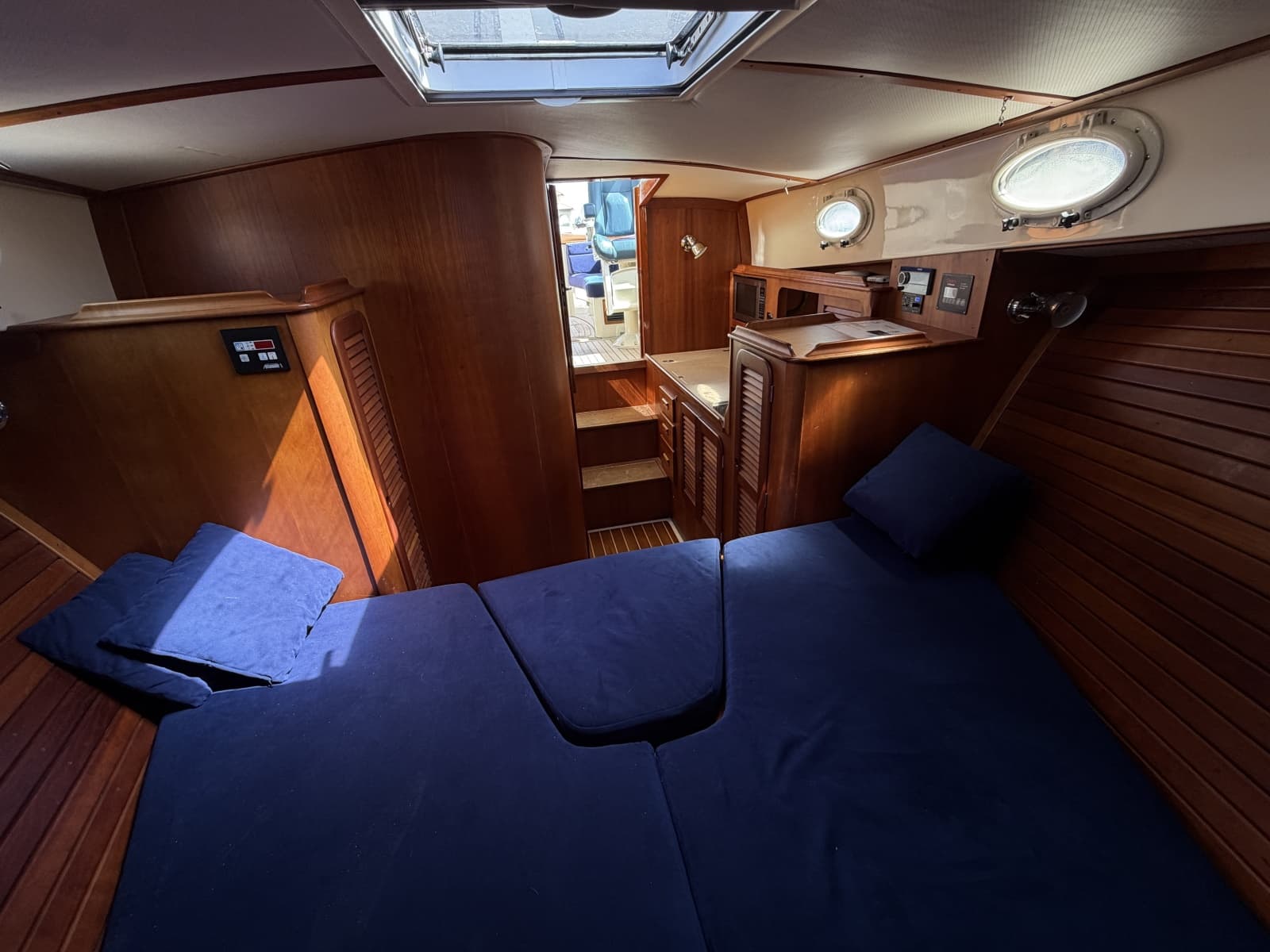 2009 Hinckley Picnic Boat 37 MKIII