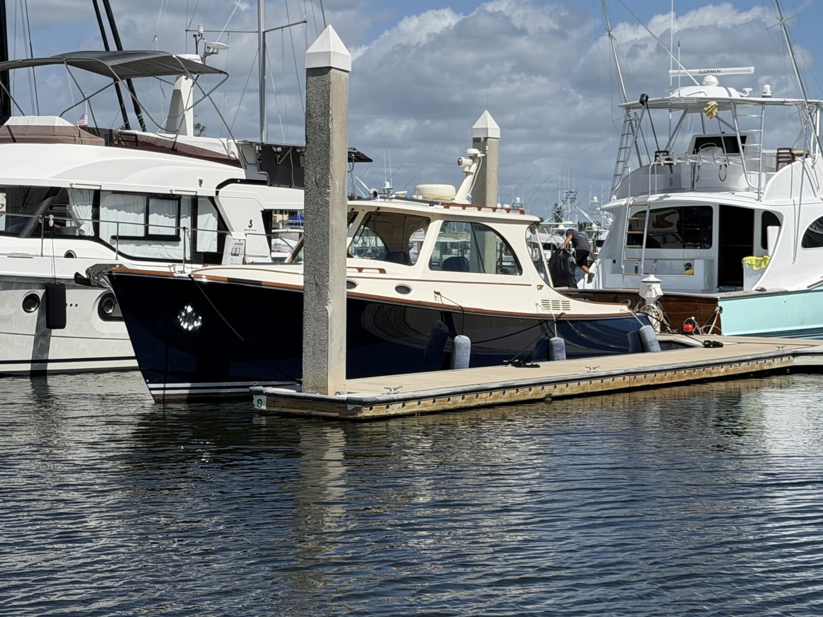 2009 Hinckley Picnic Boat 37 MKIII