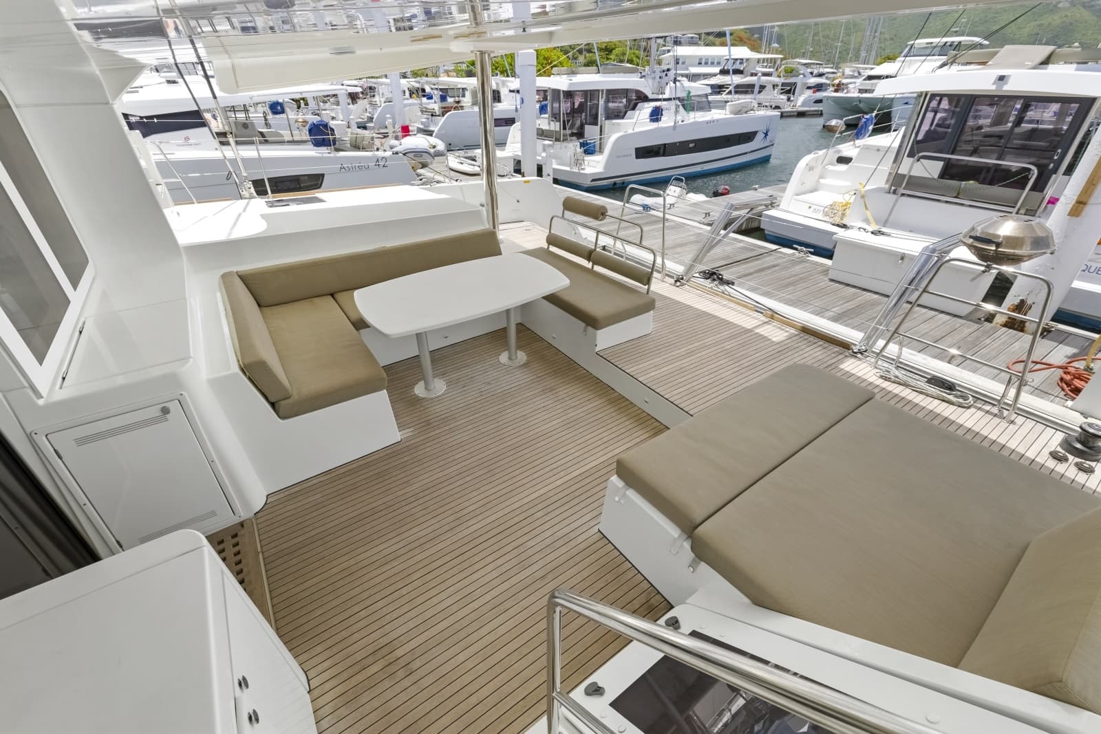 2022 Lagoon 52F