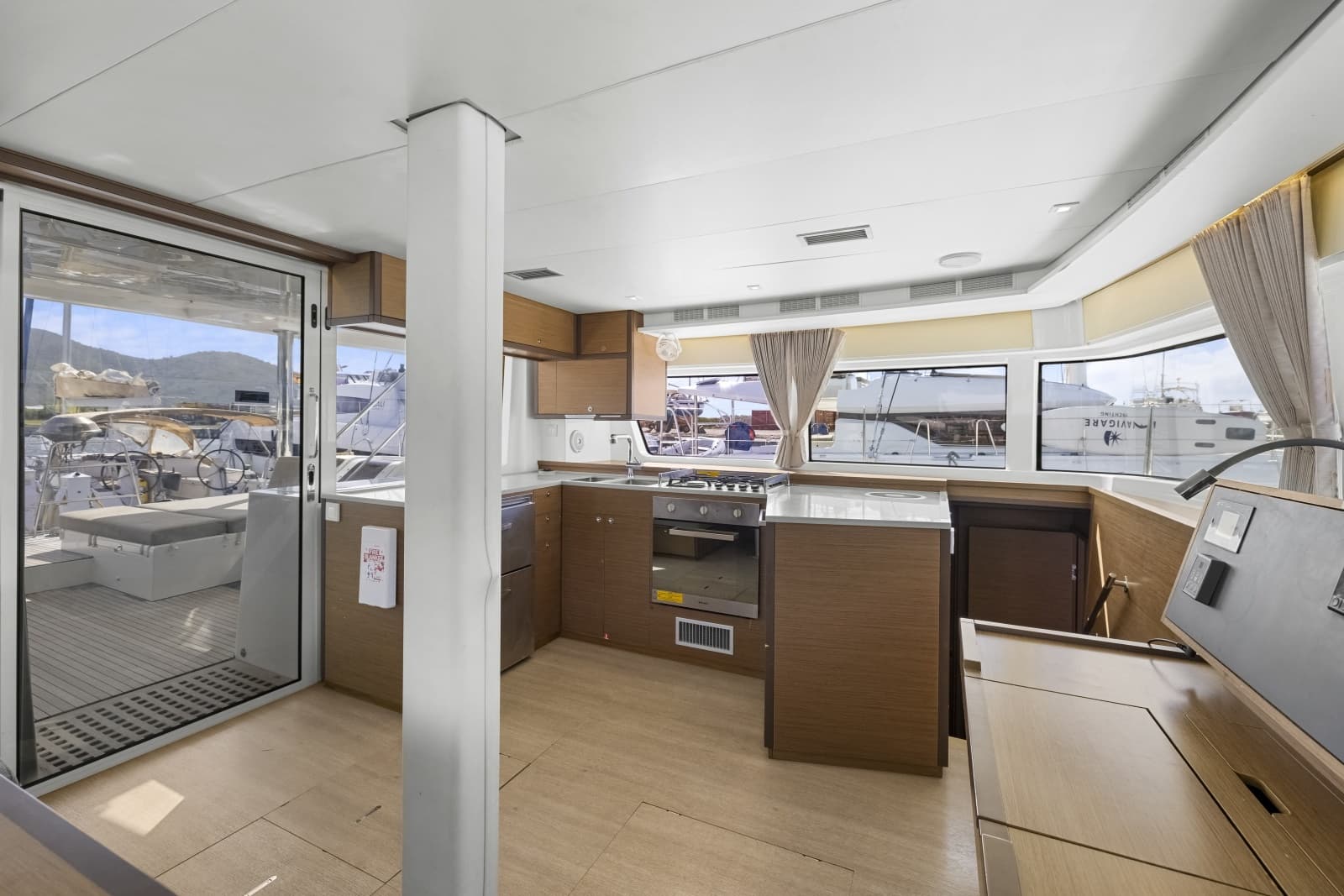 2022 Lagoon 52F