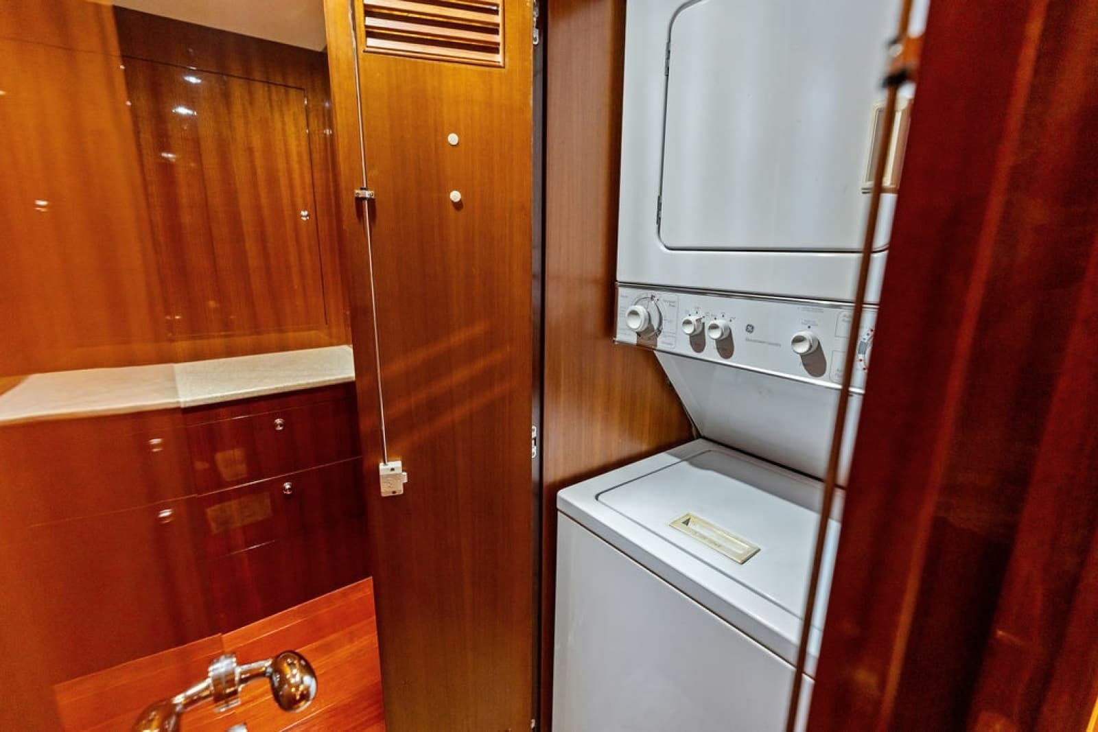 2005 Horizon 82