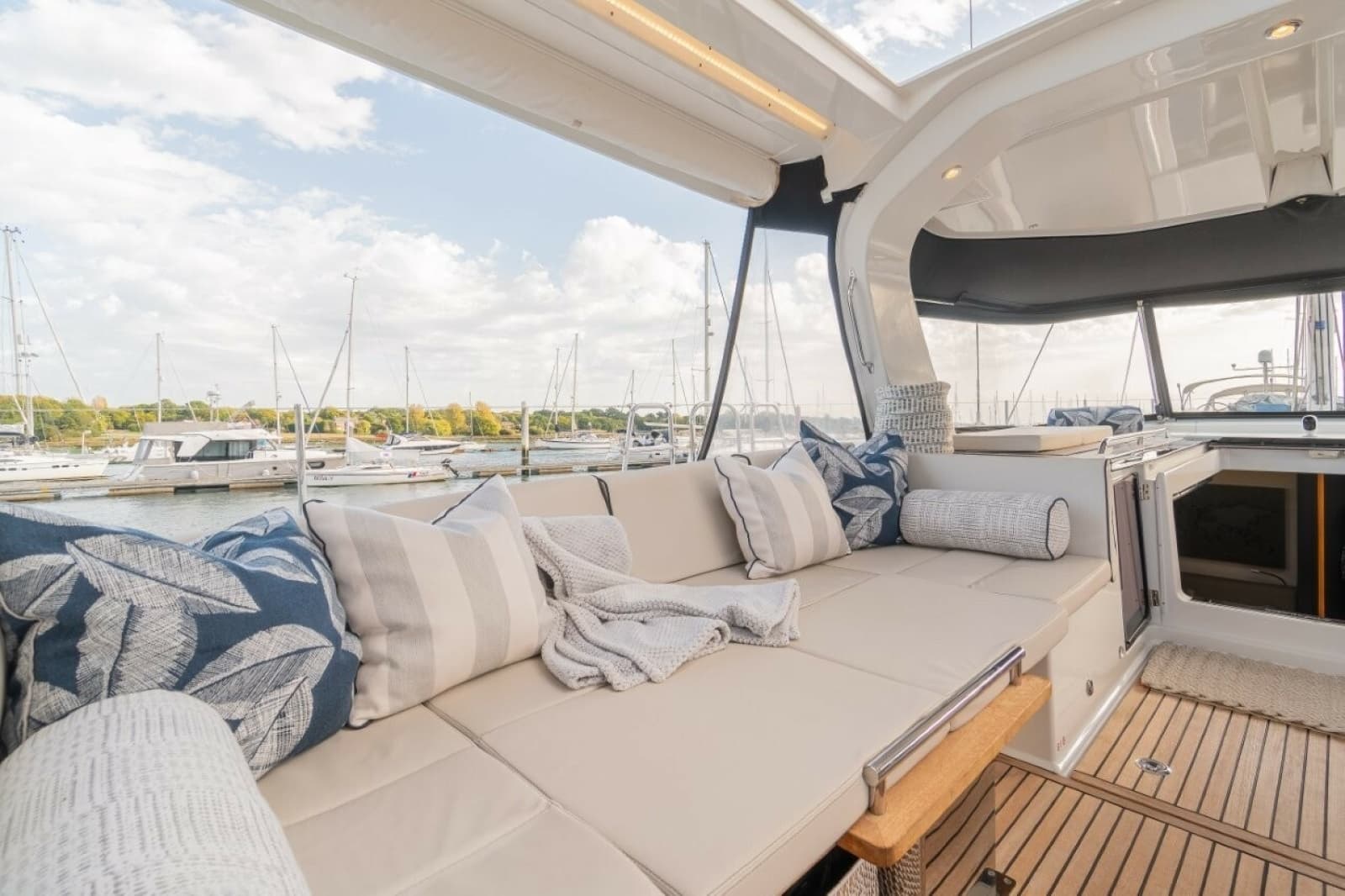 2020 Beneteau Oceanis Yacht 62