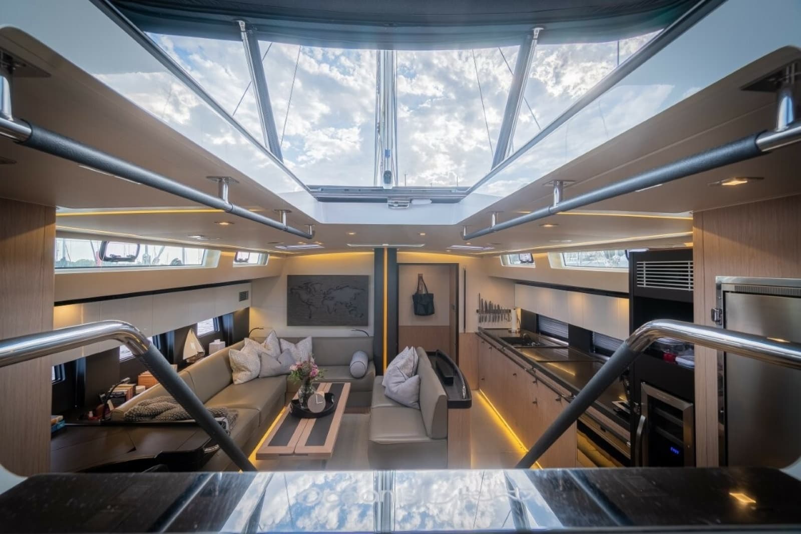 2020 Beneteau Oceanis Yacht 62
