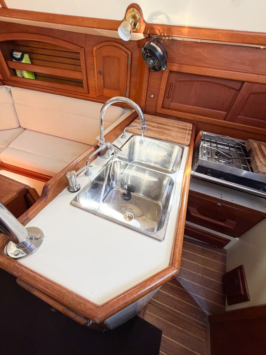 1998 Pacific Seacraft 37