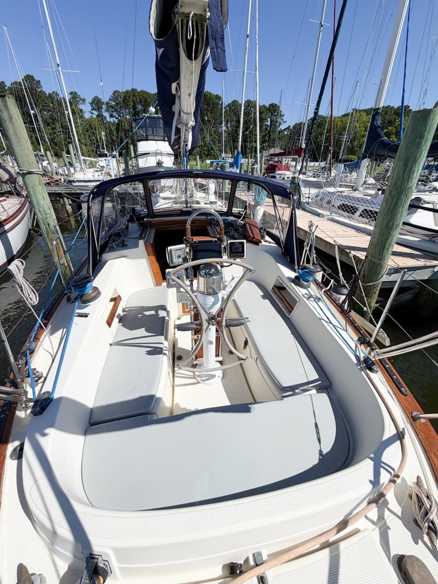 1998 Pacific Seacraft 37