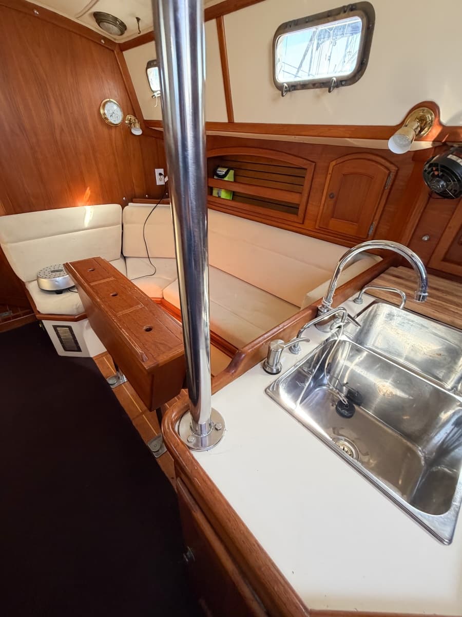 1998 Pacific Seacraft 37