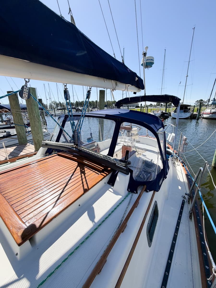 1998 Pacific Seacraft 37