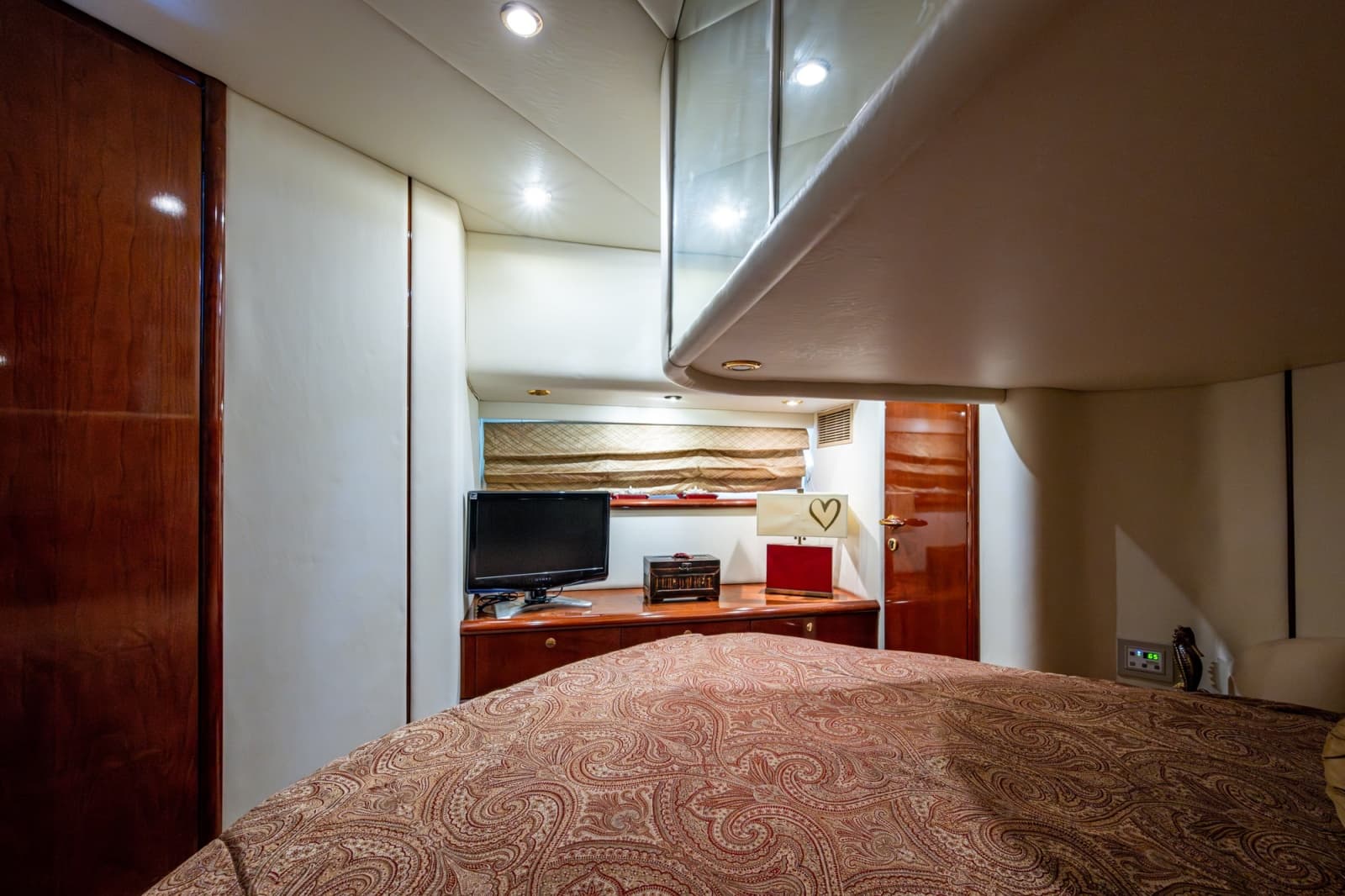 _master_stateroom_05