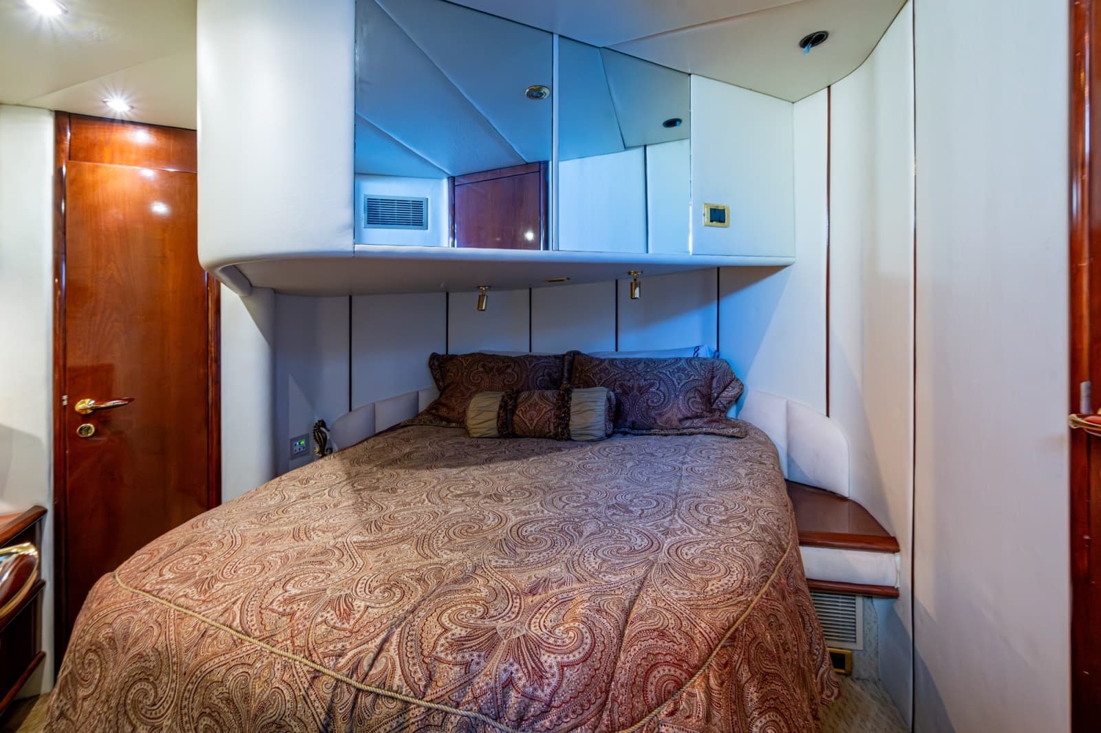_master_stateroom_02