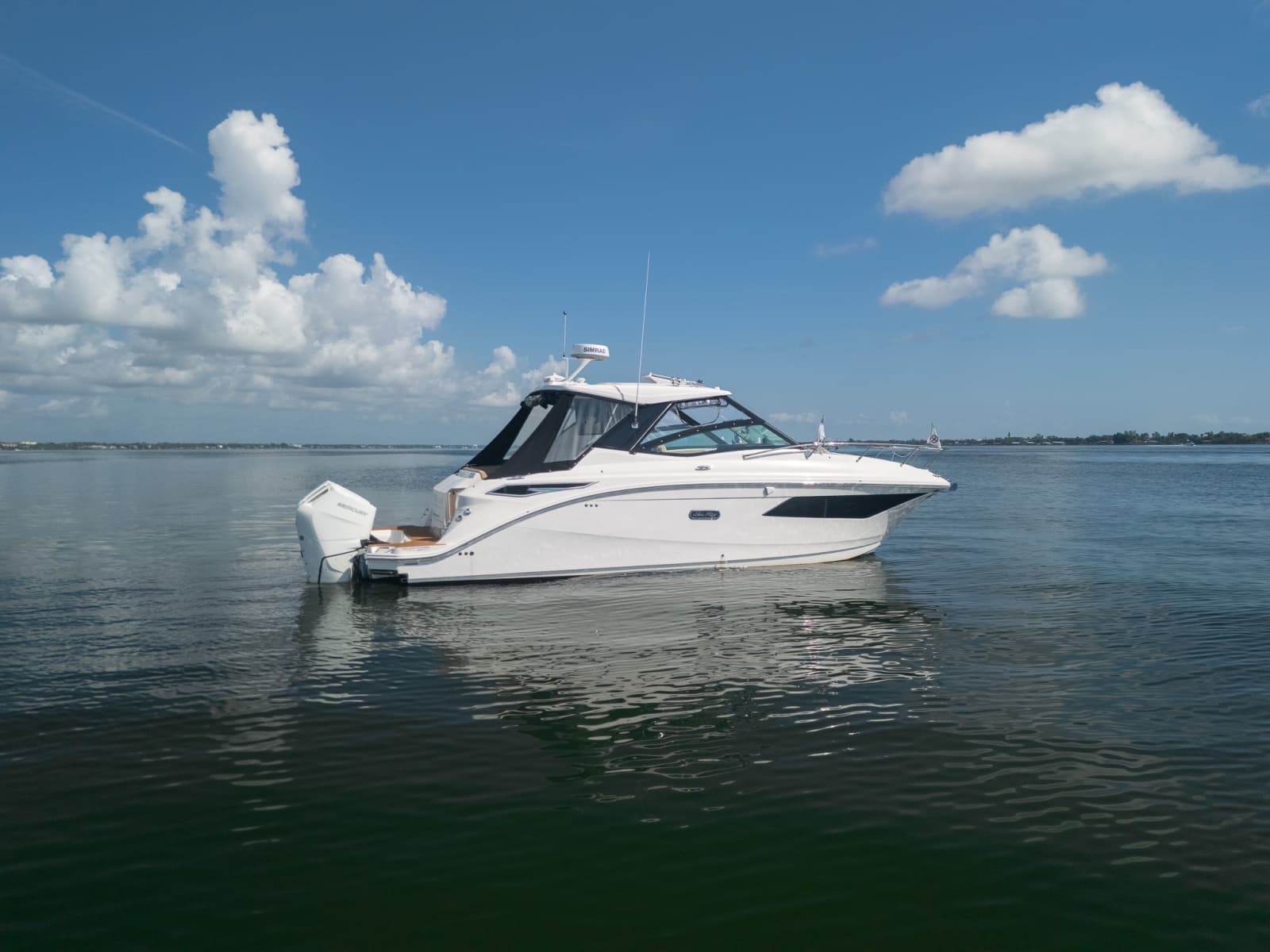 2025 Sea Ray 320 Sundancer