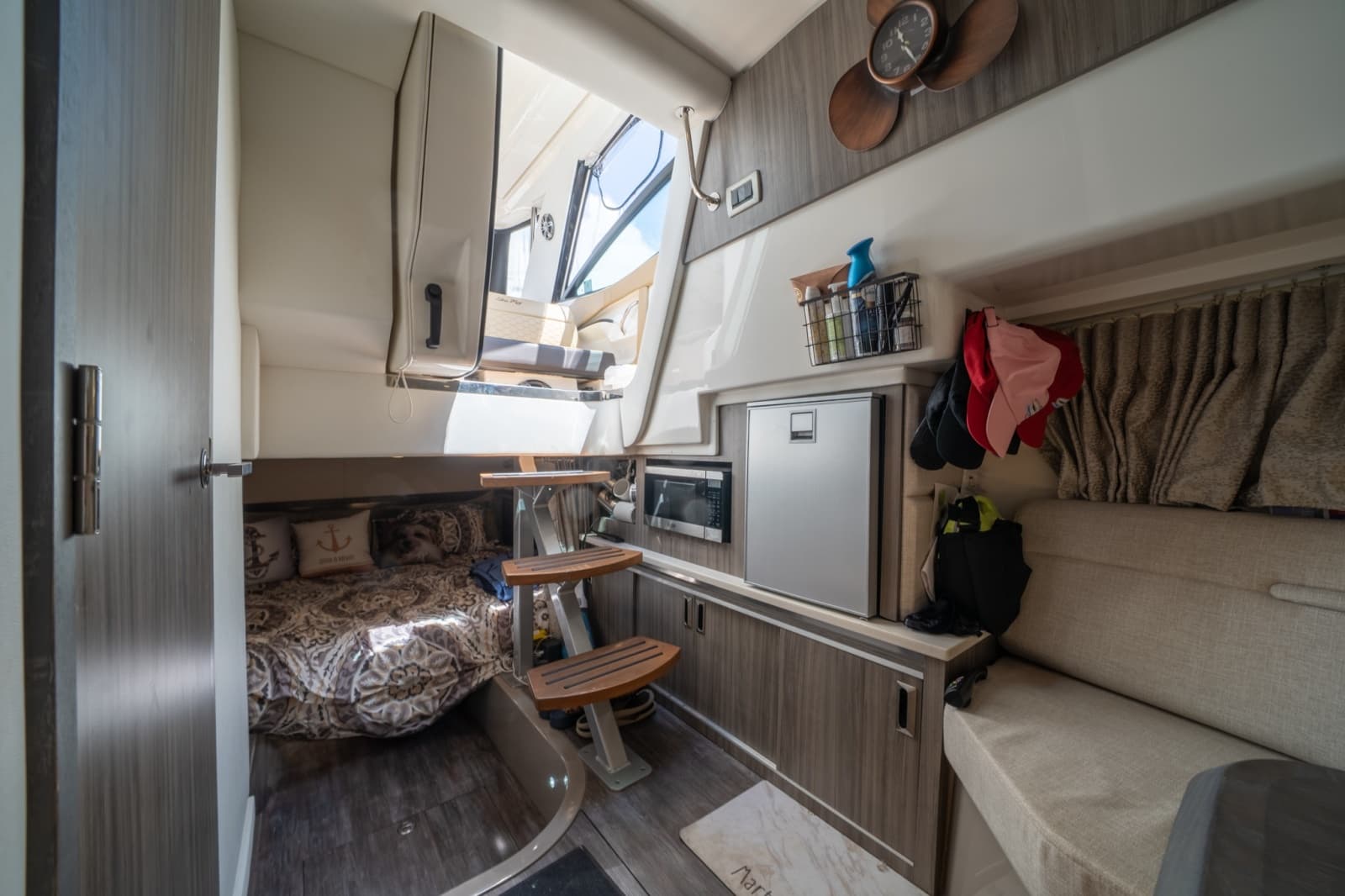 2025 Sea Ray 320 Sundancer