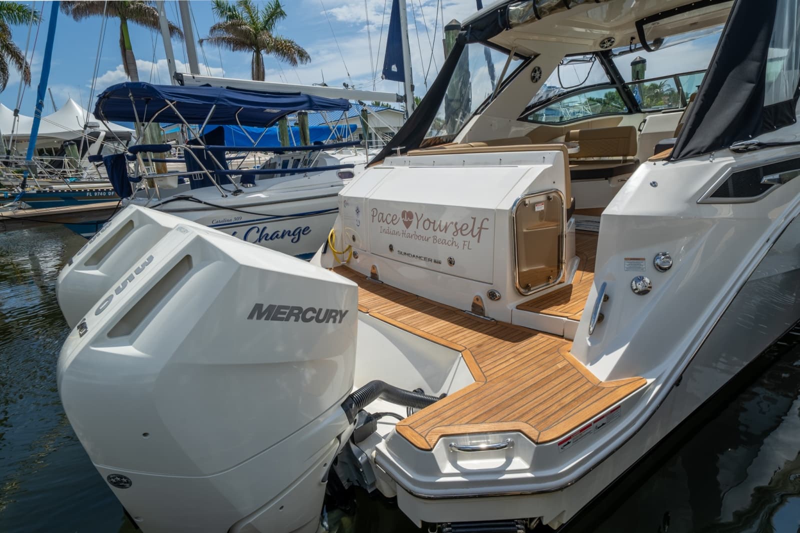 2025 Sea Ray 320 Sundancer