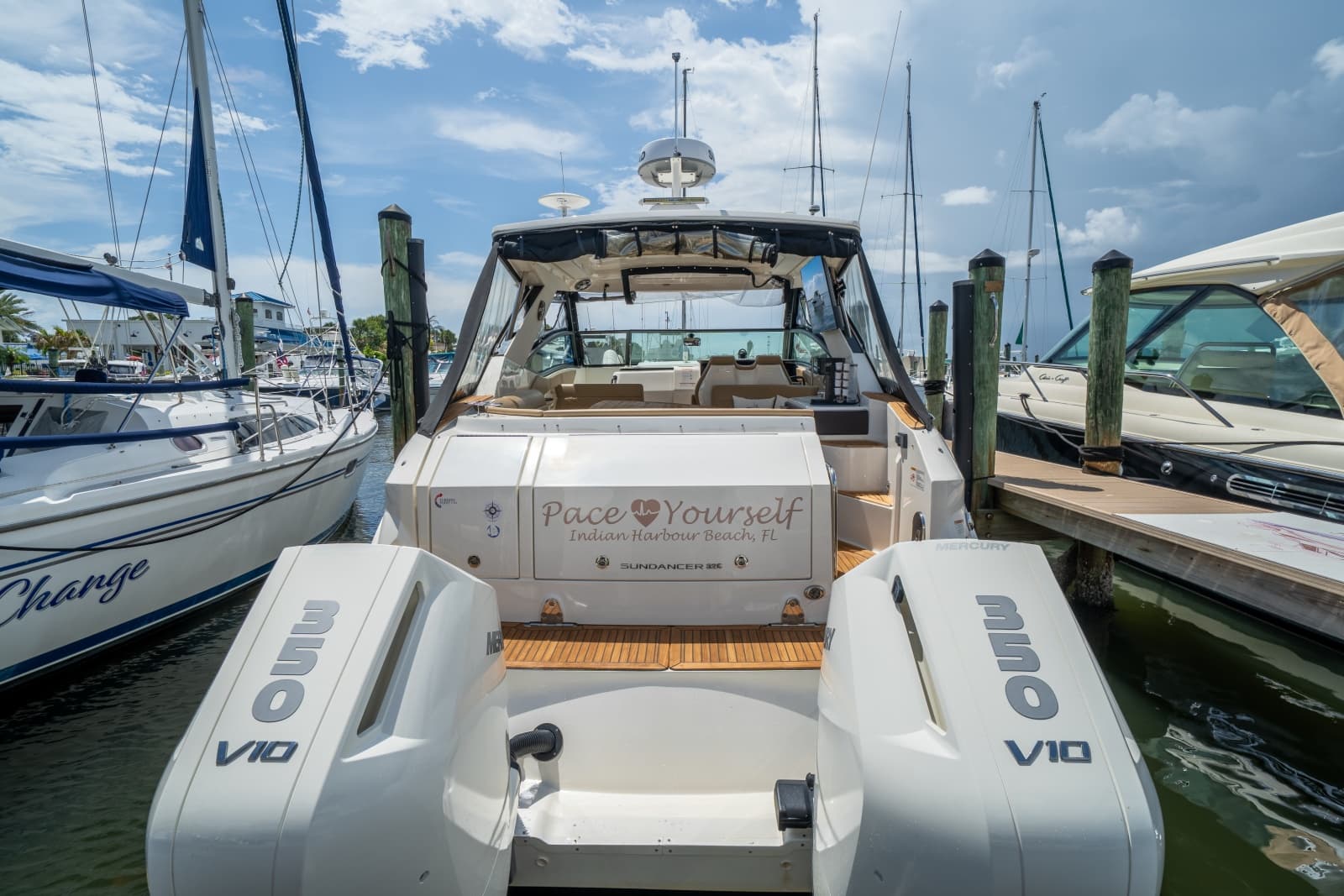2025 Sea Ray 320 Sundancer
