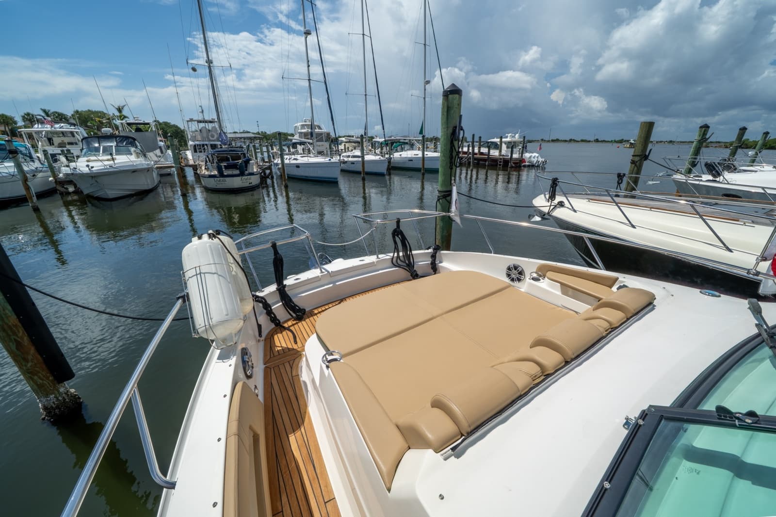 2025 Sea Ray 320 Sundancer