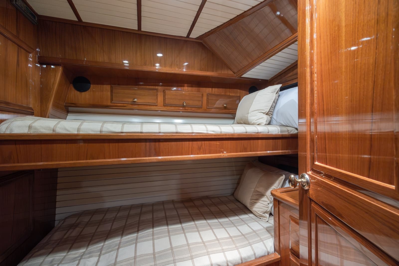 2003 Donzi R58 Express